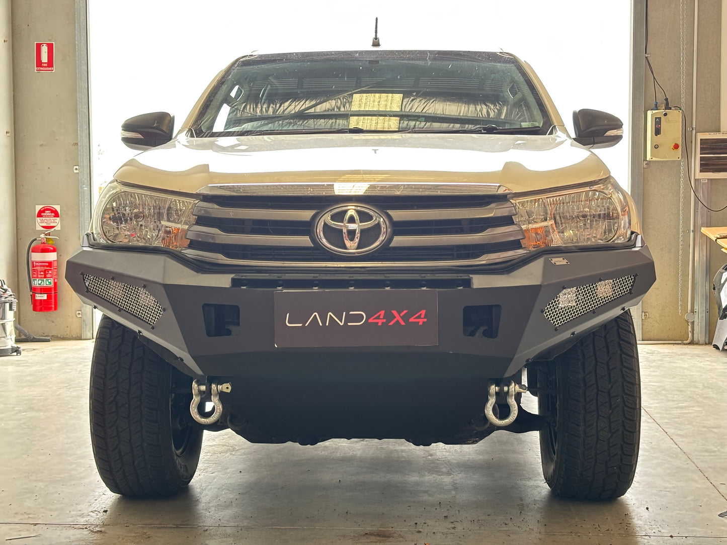Front Winch Bar Fits 2015-2018 Toyota HiLux ( On Clearance )
