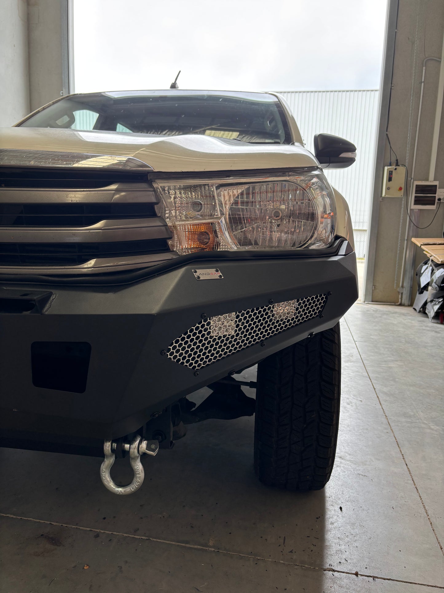 Front Winch Bar Fits 2015-2018 Toyota HiLux ( On Clearance )