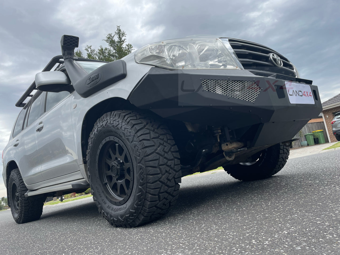 2008-2014 Toyota Landcruiser 200 front winch bar - LAND4X4