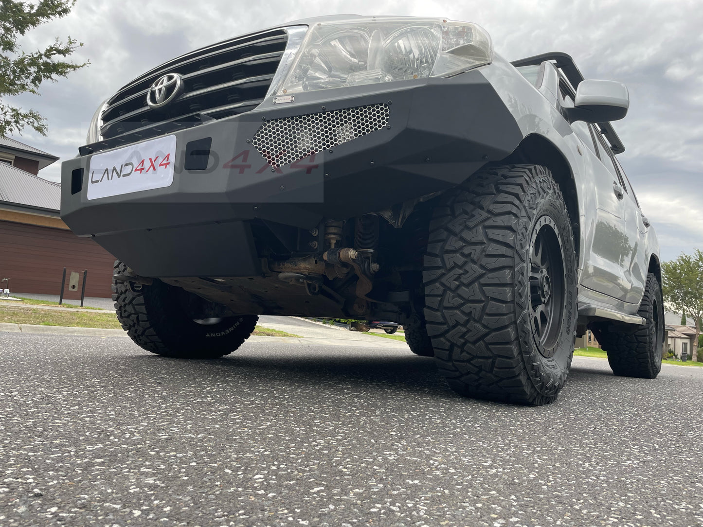 2008-2014 Toyota Landcruiser 200 front winch bar - LAND4X4