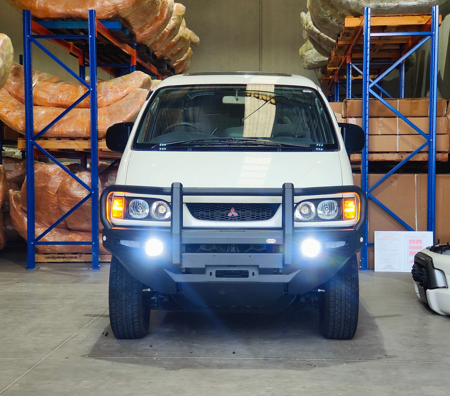 1998-2006 MITSUBISHI Delica L400  - Series 2 front bull bar