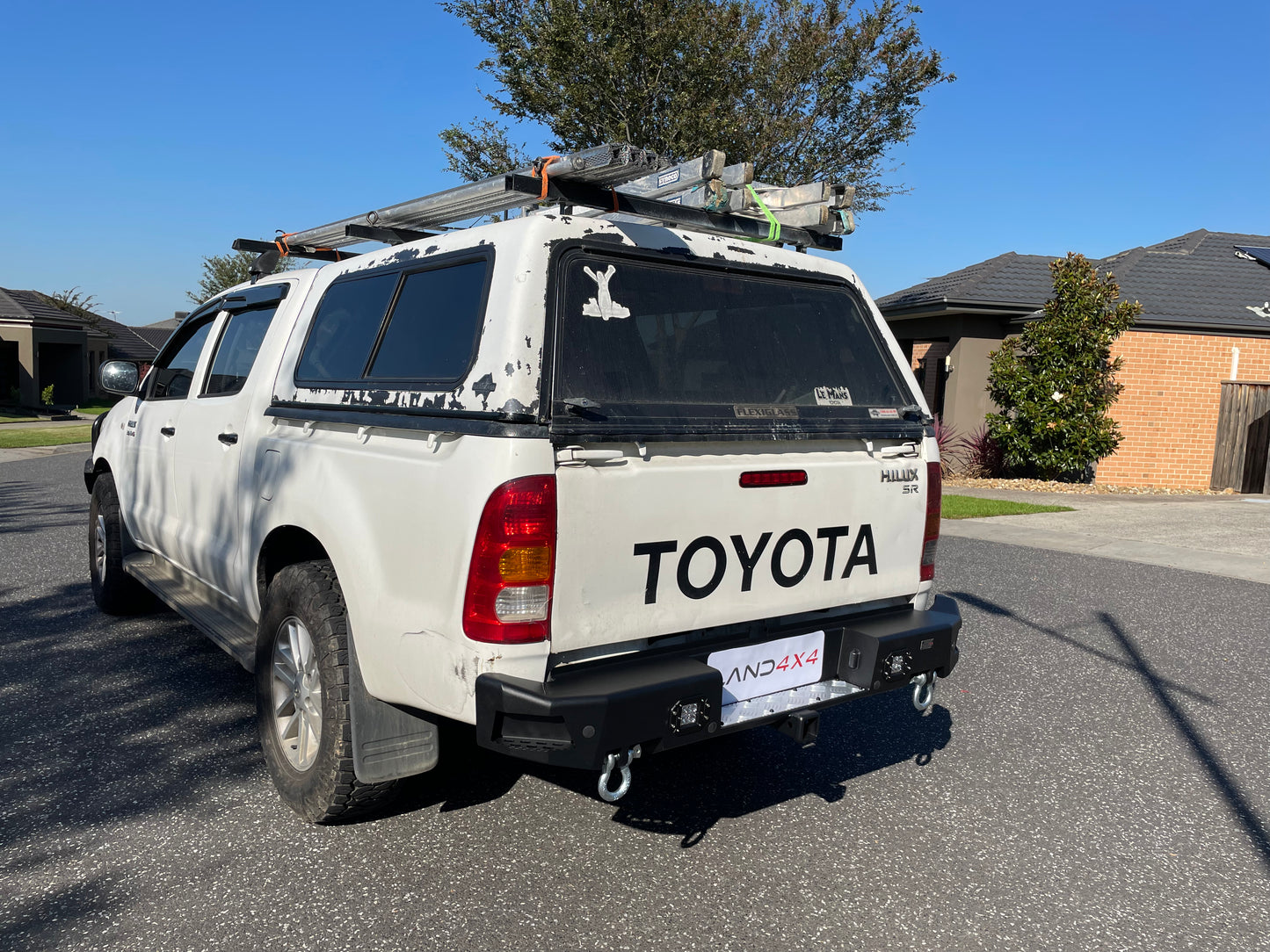 2005-2018 Toyota HiLux tow bar ( On Clearance )