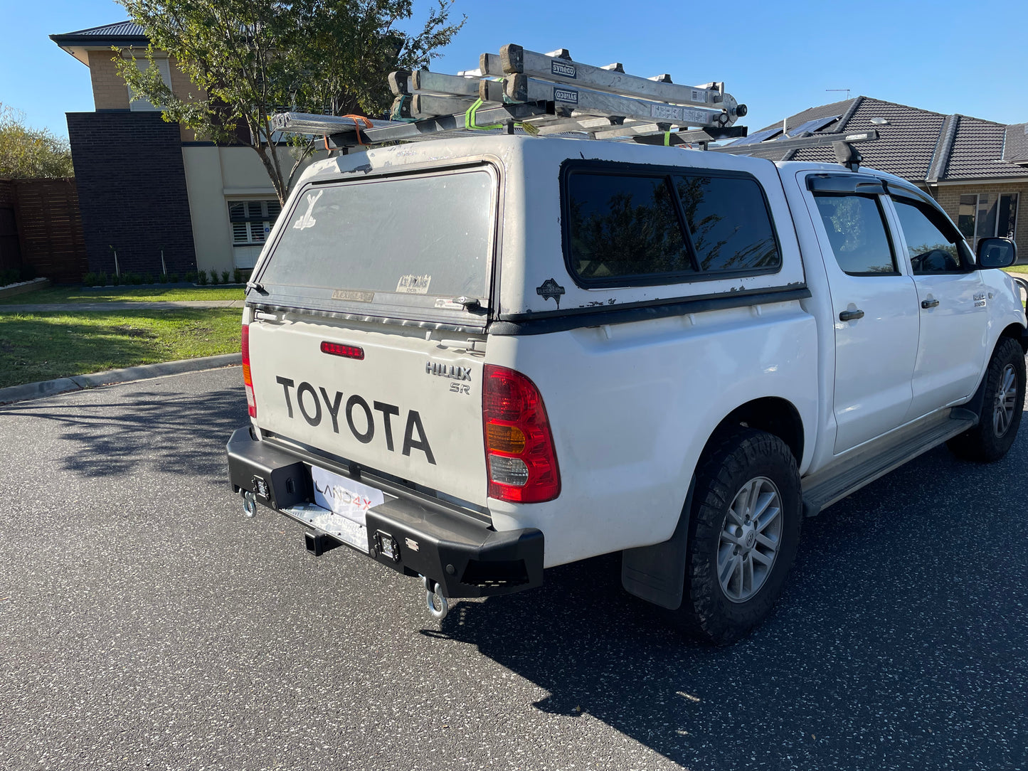 2005-2018 Toyota HiLux tow bar ( On Clearance )