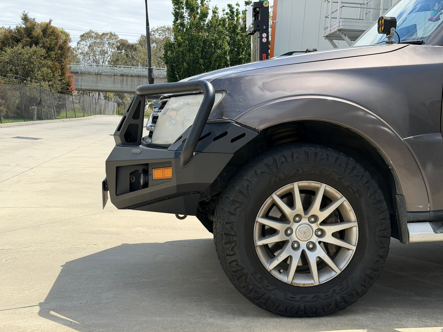 New Gen Bull Bar Fits Mitsubishi Pajero