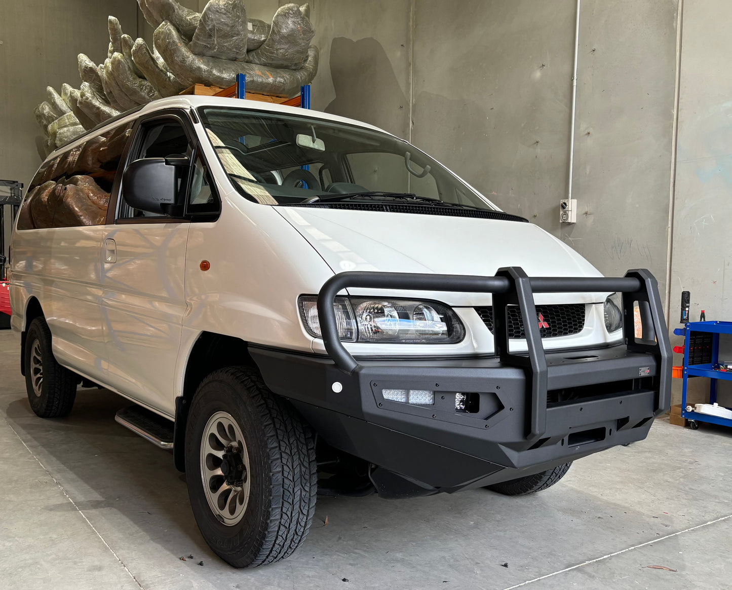 1998-2006 MITSUBISHI Delica L400  - Series 2 front bull bar