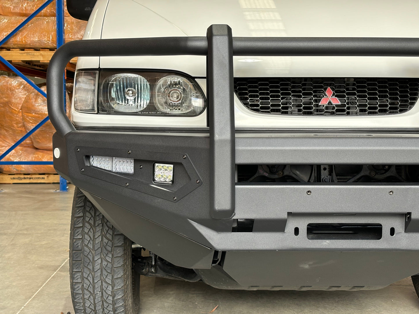 1998-2006 MITSUBISHI Delica L400  - Series 2 front bull bar