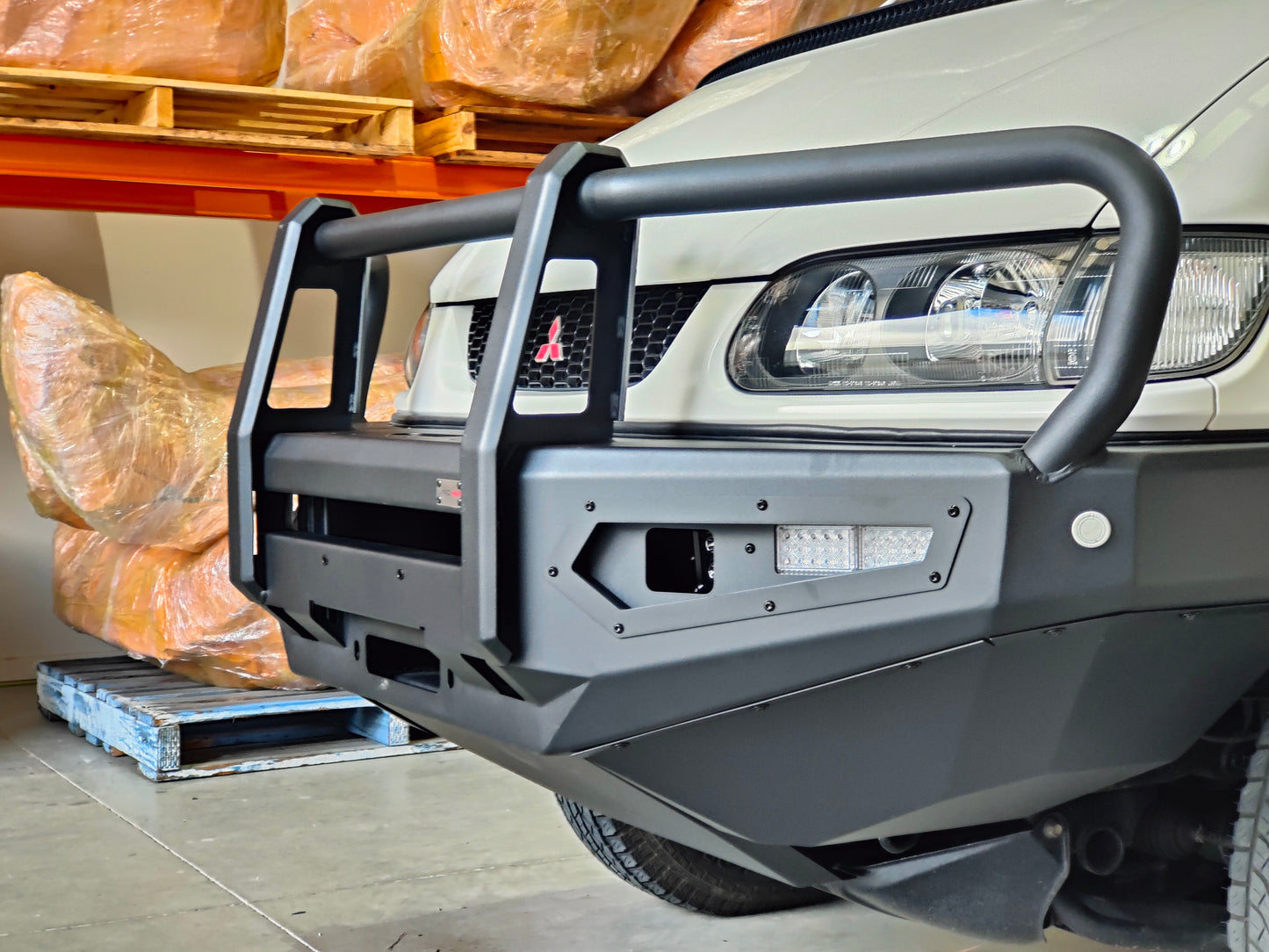 1998-2006 MITSUBISHI Delica L400  - Series 2 front bull bar